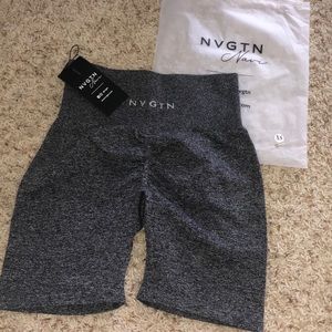 NWT NVGTN SCRUNCH SHORT